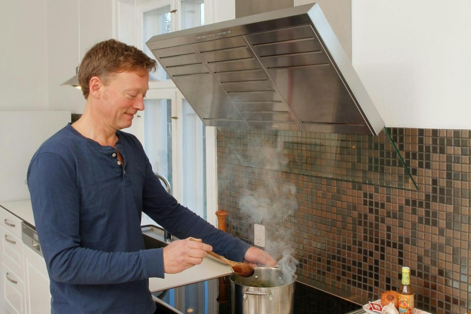 Hiljainen liesituuletin Hiljainen liesituuletin